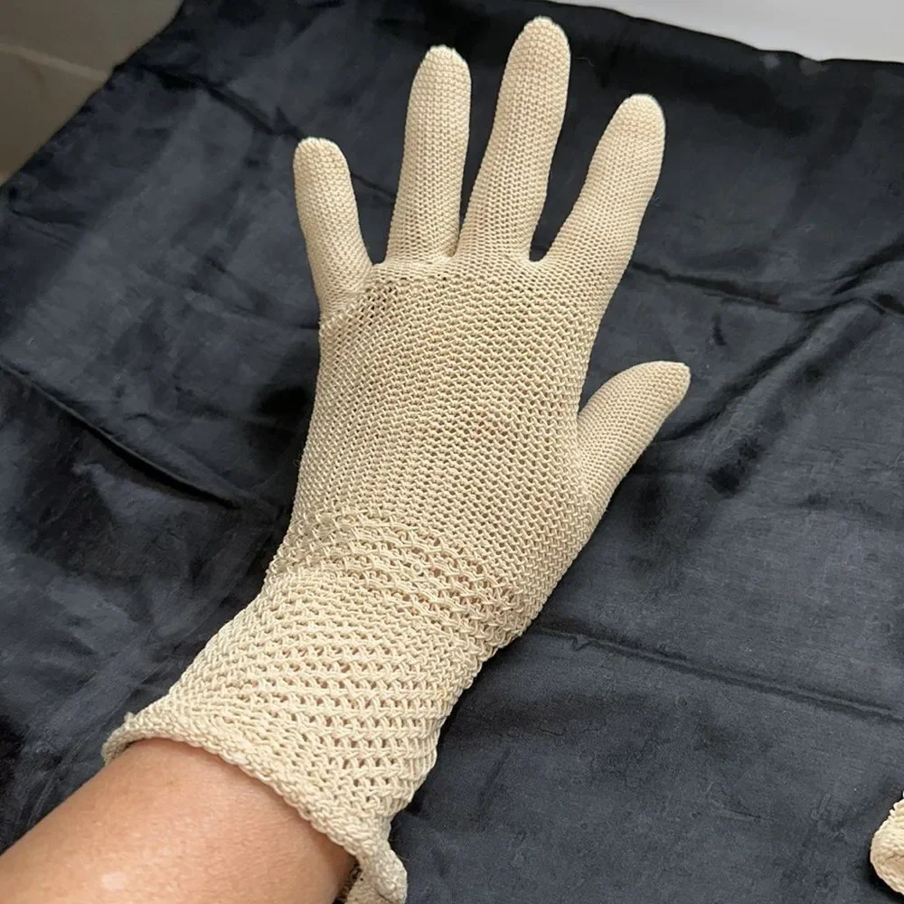 Vintage light tan‎ crochet gloves